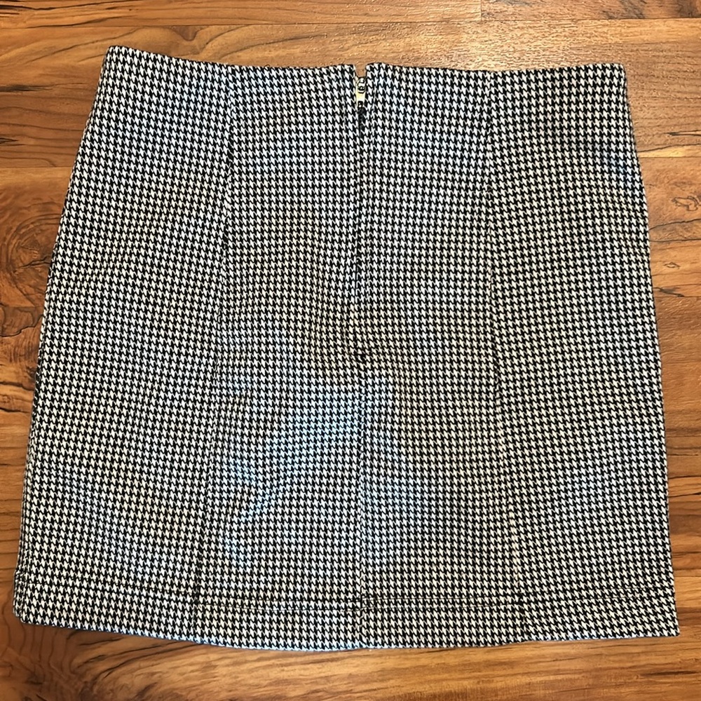 Mini - Picture 2 of 4